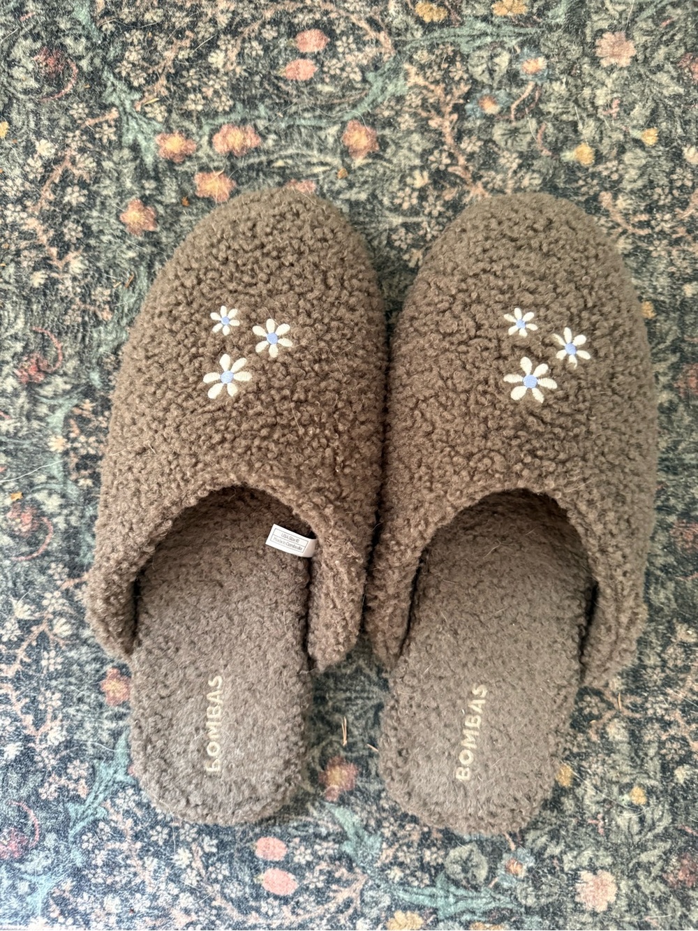 Bombas Sunday Mule Sherpa Slippers with Daisy Embroidery - Picture 5 of 5